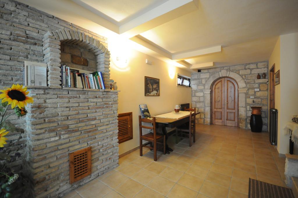 Casa Vacanze Il Castello Pescina Eksteriør bilde